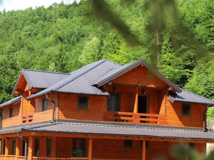 Bujtina Malaj Hotel Valbone Exterior photo